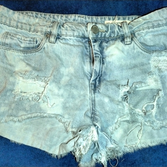 Adorable Jean shorts - Picture 1 of 3